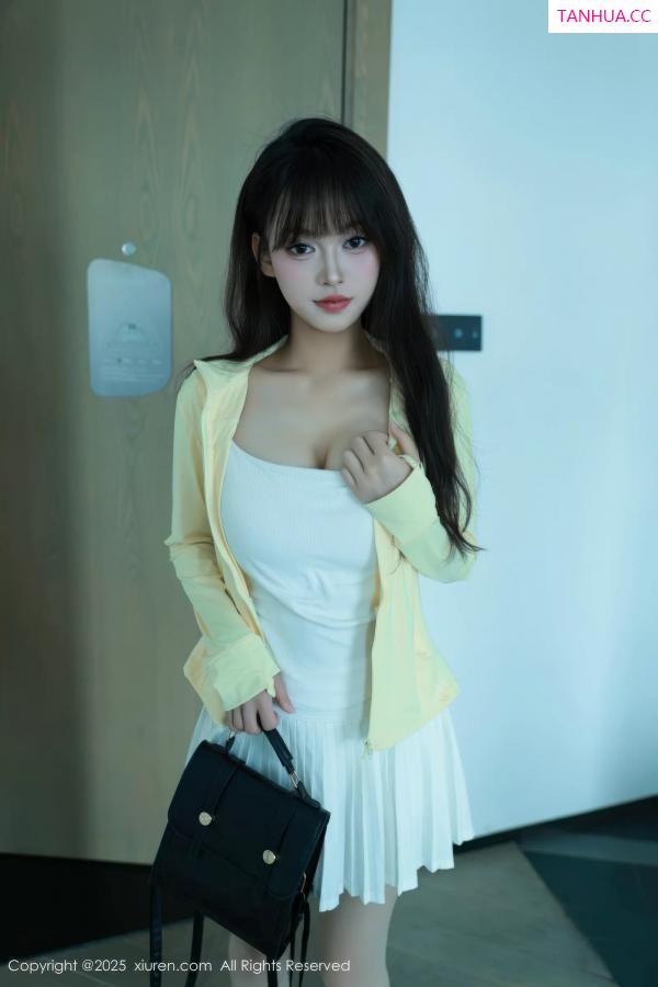   [XiuRen]高清写真图 2025.08.28 No.10702 糯咪 白色短裙第10张图片